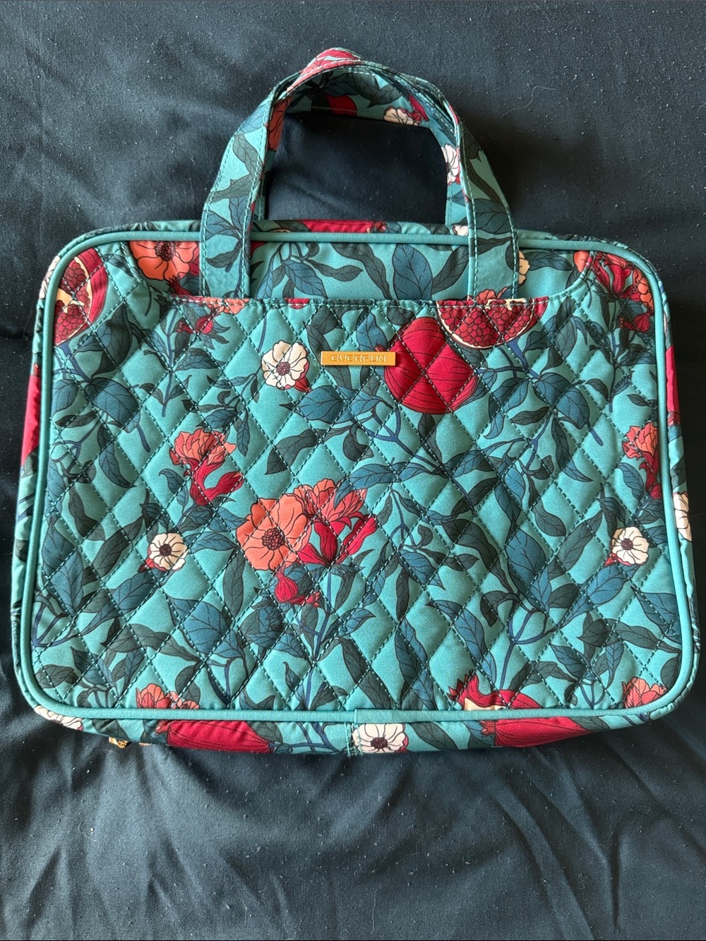 Everfun Travel Toiletry Bag w/ Hanging Hook - excellent preowned condition!